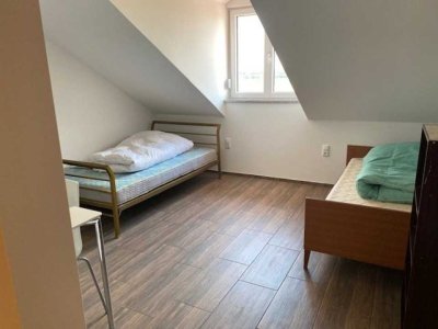 ***Schickes Zimmer mit eigenem Duschbad und gemeinschaftlicher Küche und Aufenthaltsraum***