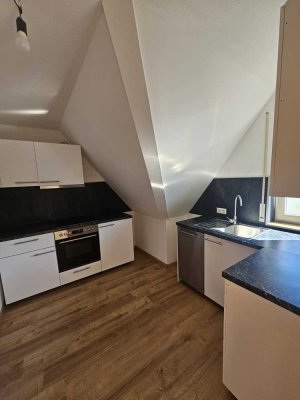 1040 € Warm - 74 m²  3-Z-Wohnung mit Balkon und Stellplatz in Sirchingen Bad Urach