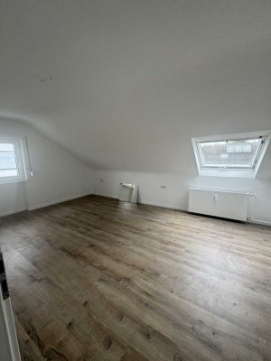 Erstbezug nach Sanierung: attraktive 1,5-Zimmer-Wohnung mit EBK in Bruchköbel