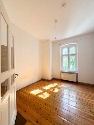 Ruhige, großzügige 2-Zi-Wohnung nahe Bürgerpark Pankow, renovierungsbedürftig; keine Käuferprovsion