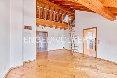 BEZUGSFREI: Lichtdurchflutete Dachgeschoss Maisonette Wohnung!