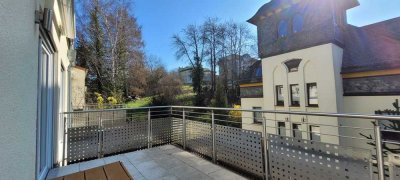 Neuwertige 3 Zimmer Wohnung mit hochwertiger EBK großem Balkon und Aufzug in Kelkheim-Mitte