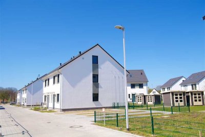 4-Zimmer-Doppelhaushälfte inkl. Küche, 2 Stellplätze, Gartenhaus