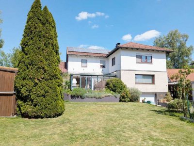 Zweifamilienhaus mit Pool, Sauna  Wintergarten – großzügiges Anwesen in Oberhembach