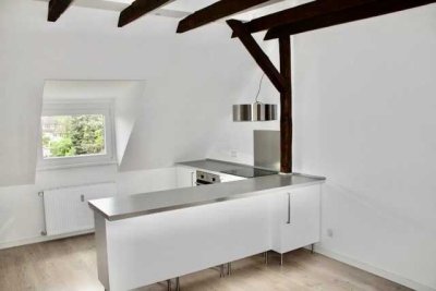 Saniertes Studio mit Charme – helle Dachgeschosswohnung in ruhiger Lage von Essen-Frillendorf