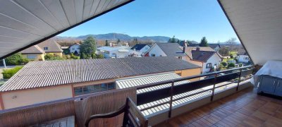 Möblierte 2,5-Zi DG-Wohnung mit Balkon und Garage in Offenburg