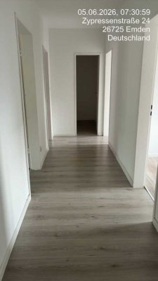 Wohnen - 01. OG - rechts - Zypressenstraße 24