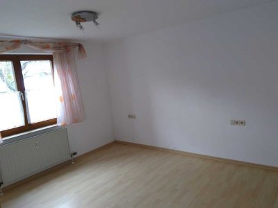 Gepflegte 2-Zimmer-Wohnung mit Terrasse und Einbauküche in Rutesheim