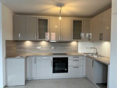 Erstbezug Neubauwohnung mit moderner Einbauküche & Stellplatz