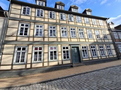 Schicke, helle 3 Zimmer Altbauwohnung direkt am Lindenplatz