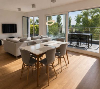 Grün, aber Citynah: Lichtdurchflutetes möbliertes Penthouse mit traumhafter Dachterrasse