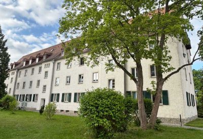 Parkett & Dusche // kompakte 2,5-Zi.-Wohnung - neu renoviert