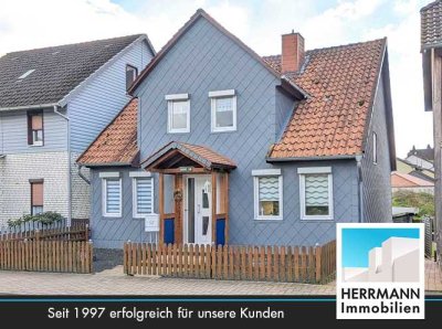Gemütliches Einfamilienhaus mit Gartenidylle und Bachlauf im Ortsteil Flegessen