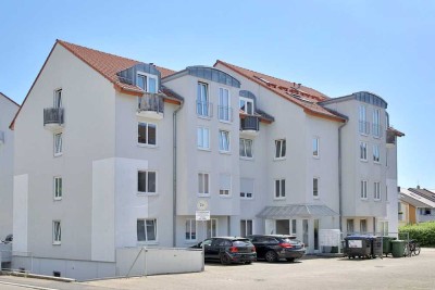Lichtdurchflutete 1,5-Zimmer-Maisonettewohnung mit Schlafzimmer im Dachstudio