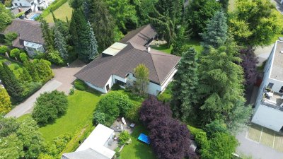 Ein Anwesen mit Charme und Schwimmbad im Lustenauer Rheindorf
