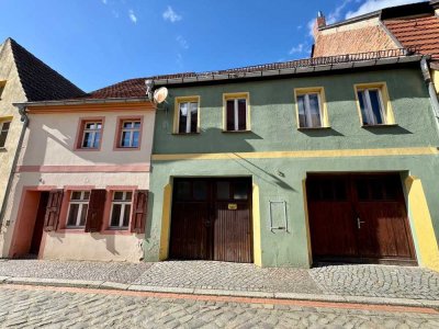 Einmalige Gelegenheit in bester Lage: Stadthäuser mit Innenhof, Werkstatt & Ausbaumöglichkeit am Par