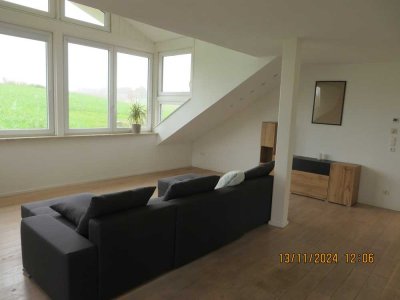 Erstbezug nach Sanierung mit Balkon und Einbauküche: Freundliche 4-Zimmer-Penthouse-Wohnung
