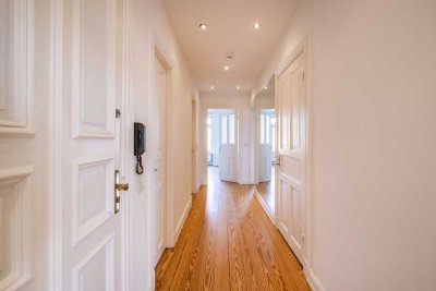 Altbau von seiner besten Seite :
stilvolle 3-Zimmer-Wohnung in sehr ruhiger Lage von Winterhude