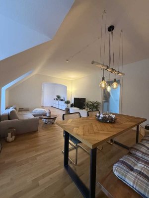 Wohnen auf Zeit in vollmöblierter 2,5 Zimmerwohnung am Carlsplatz