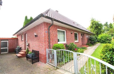 Ein schöner großer Bungalow mit Anliegerwohnung in guter Sackgassenlage mitten in Wittmund!