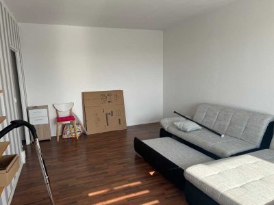 Geschmackvolle, gepflegte 1,5-Zimmer-Wohnung mit Balkon und EBK in Berlin Johannisthal (Treptow)