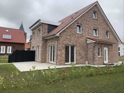 Freundliche 5-Zimmer-Doppelhaushälfte mit EBK in Kalkhorst