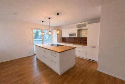 Moderne 3-Zimmer-Wohnung (96 m²) mit Terrasse und Küche mit Kochinsel - Bayreuth/Birken