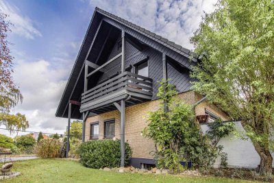 Langwedel-Völkersen: Großzügiges Zweifamilienhaus mit wohnlich ausgebautem Keller und Garten