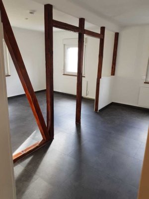 Schöne, sanierte 4,5-Raum-Wohnung mit verglastem Balkon und Einbauküche in Wendlingen am Neckar