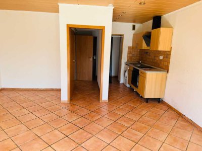 Helles, lichtdurchflutetes  Appartement mit EBK und mit sonnigem Balkon