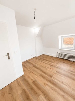 Helle 2,5-Zimmer-Dachgeschosswohnung mit Einbauküche in Lübeck zu vermieten!