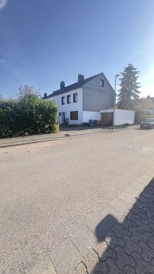 Modernes Reiheneckhaus nach Komplettrenovierung – Krefeld-Fischeln (Einzugsgebiet Düsseldorf)