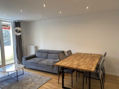 Erstbezug nach Sanierung! Lichtdurchflutete möblierte 4-Zimmer-Wohnung mit Balkon in Bogenhausen