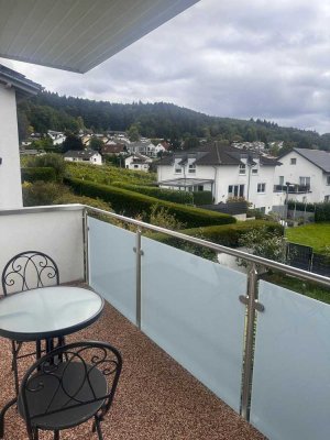 Doppelhaushälfte mit Garten und Weinbergblick