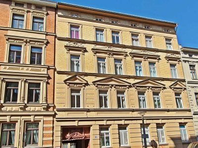 **Altbau-Charme trifft City-Nähe – 3-Zimmer-Wohnung mit Balkon**
