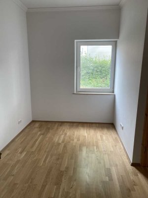 modernisierte 2 Zimmer Wohnung - gerne an Studenten  - nähe FH (S31-EGLV)