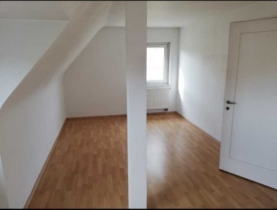 Schöne ruhige Dachgeschoss Whg mit Klimaanlage in ludwigsburg