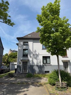 Charmante 2-Zimmer-Dachgeschosswohnung im ruhigen 3-Familienhaus in Essen