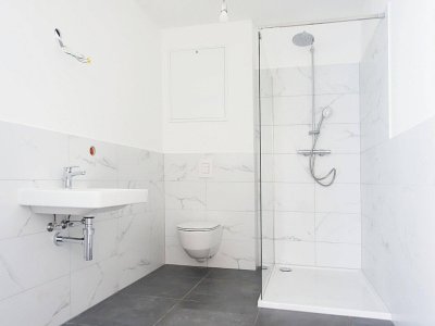 SUPER-GELEGENHEIT - ca 3,53% Rendite - vermietete 3 Zimmer Wohnung mit Terrasse im Zentrum von Wiener Neustadt