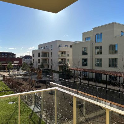 Lichtdurchflutete, moderne Wohnung mit vier Zimmern sowie Loggia und Einbauküche