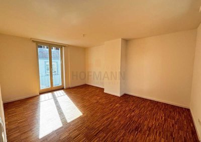 Attraktive 3 Zimmer Stadtwohnung über 2 Wohnebenen mit Gartenterrasse, in charmantem Villenanwesen.