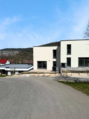 VERMIETUNG: Wohnen in einer modernen DHH mit Terrasse im Grünen – Erstbezug im Neubaugebiet!