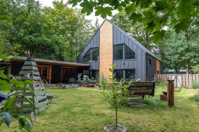 Familiendomezil am Waldrand plus Waldstück! Außergewöhnliches Einfamilienhaus in Altkehdingen.