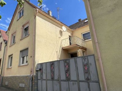 ImmobilienPunkt*** Großes Wohnhaus mit Nebengebäuden in ruhiger Ortslage