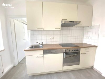 Schöne 3 Zimmer Wohnung mit Balkon &amp; neuwertiger Küche mit Geräten - in sonniger Siedlungslage nahe Zentrum