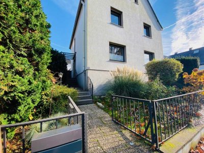 Freistehendes Einfamilienhaus mit EBK, Garten, 2 Terrassen u Garage in Solingen Gräfrath