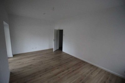 2 Zimmer-Wohnung mit gehobener Ausstattung und Balkon!