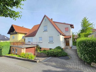 Charmantes Wohnhaus mit pflegeleichtem Garten im beliebten Creidlitz!