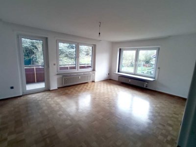 Große 3-Zi.-EG-Wohnung mit Terrasse, grossem Garten,Garage und zus. Stellplatz