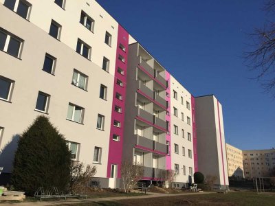 Zwei Zimmer mit EBK, Balkon und Ausblick